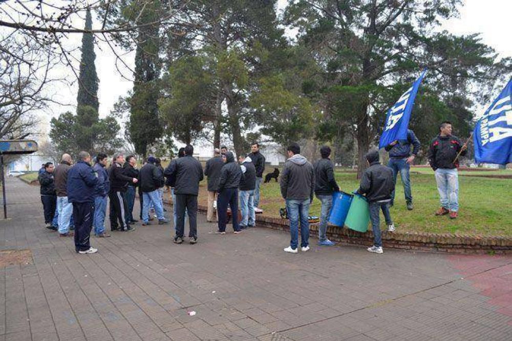 Entregan pa�ales a choferes porque Autobuses Santa Fe no construye los ba�os