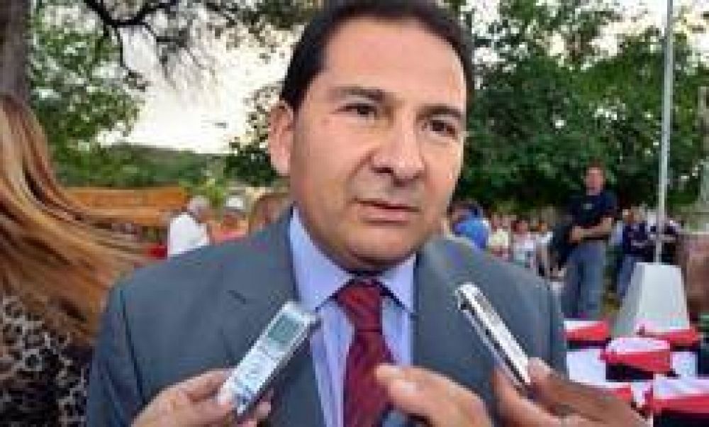 Docentes cobran $400 m�s por cargo con sueldos de agosto