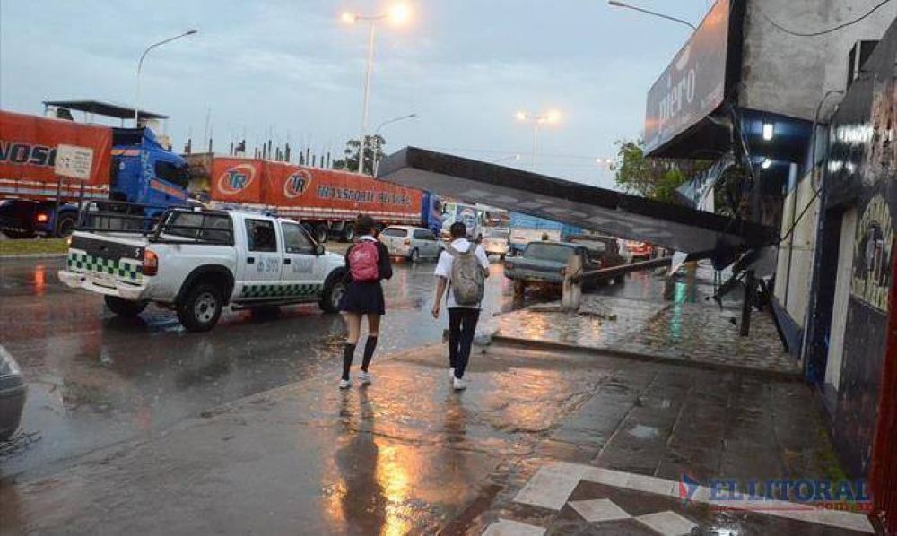 �Tormenta de Santa Rosa� caus� destrozos y dej� al 45% de la Capital sin energ�a