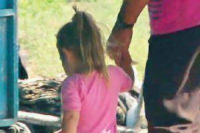 Desapareci� el circo y nadie sabe d�nde est� la nena de los cuchillos