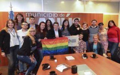 Lan�s: D�az P�rez convoc� a travestis a la municipalidad tras los dichos de Curto