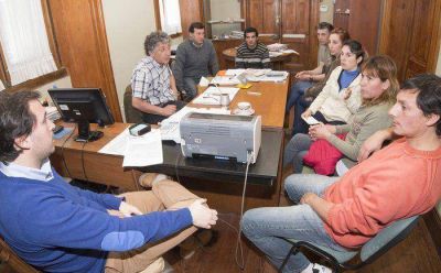 Salda�o se reuni� con los trabajadores despedidos de EFASA