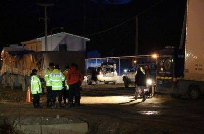 Ushuaia: Sorprenden y detienen a cinco personas cargando valijas con droga