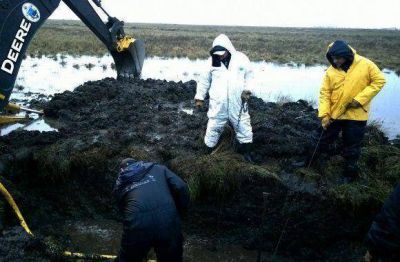INTENSO TRABAJO DE OBRAS SANITARIAS PARA REPARAR EL ACUEDUCTO DA�ADO