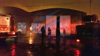 Incendio en galp�n del barrio Aeropuerto que los vecinos piden demoler por que bloquea una calle