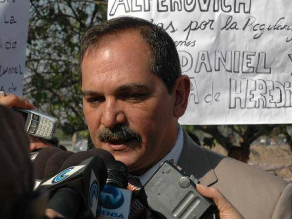 El gobernador inaugur� otro pozo para provisi�n de agua potable en Leales