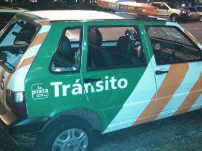 El banderazo tripero termin� con balazos y un veh�culo de Control Urbano destrozado