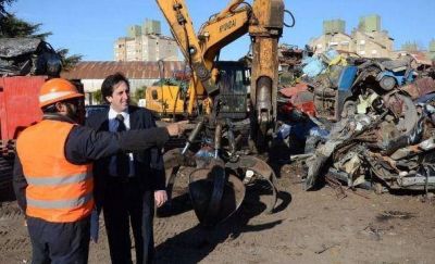 Quieren suspender la compactaci�n de veh�culos confiscados por el municipio