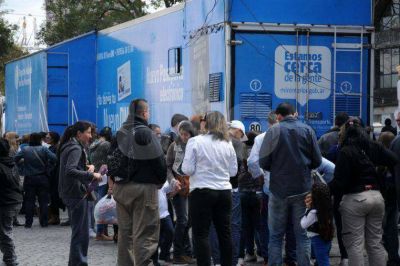 En el cami�n f�brica har�n unos 5.000 DNI en diez d�as