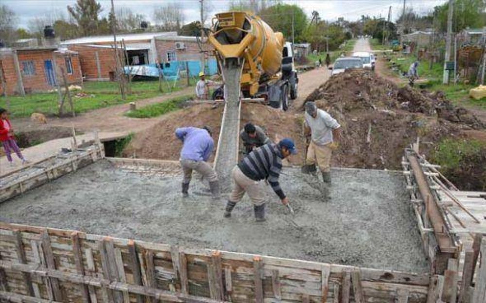 Avanzan las obras de construcci�n de un puente en un barrio de Pilar