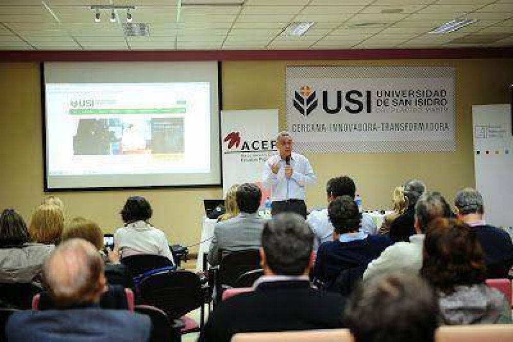 Julio Zamora disert� en la Universidad de San Isidro