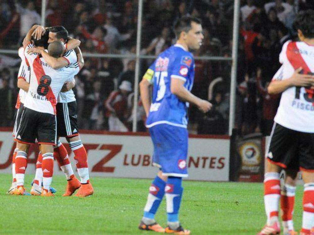 �Un dolor de cabeza! Godoy Cruz perdi� con River sobre el final