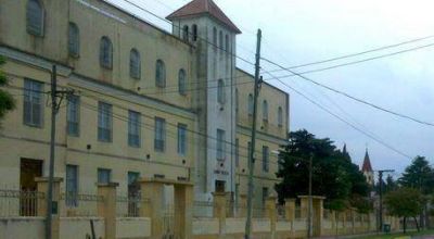 Remediaci�n estructural en edificio hist�rico: Colegio Santa Teresa de Colonia Hinojo