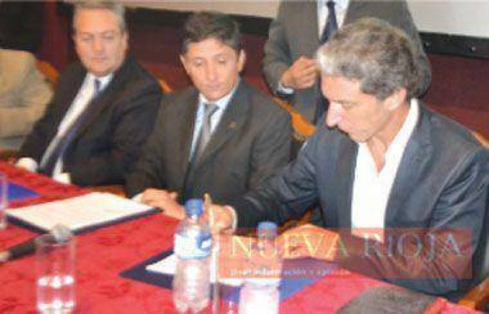 Fundaci�n DAR firm� convenios de cooperaci�n con la UNLaR