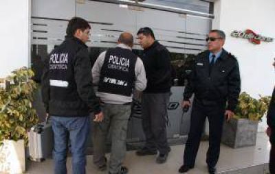 Roban $90.000 en el 2do golpe armado en este a�o
