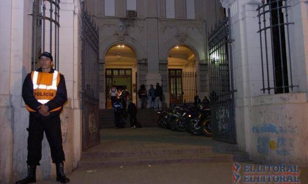 Abuso en la escuela Normal: el portero present� certificado m�dico y no declar�