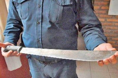 Atacan a machetazos a un remisero y est� grave