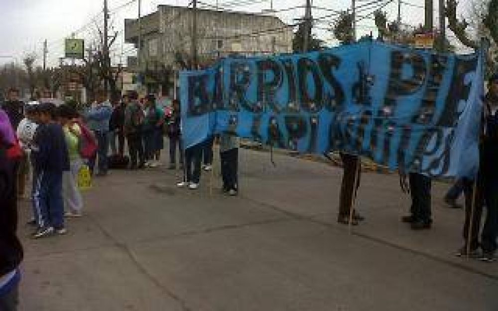 Quilmes: Exigen al Intendente Guti�rrez la pavimentaci�n de calles