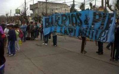 Quilmes: Exigen al Intendente Guti�rrez la pavimentaci�n de calles