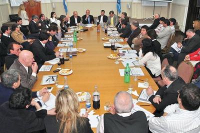 Buzzi present� hist�rica modificaci�n a la Coparticipaci�n Federal