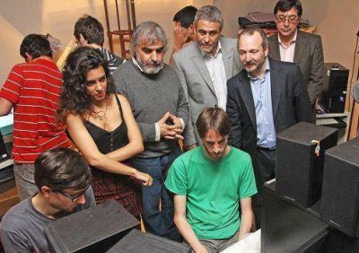 Ferraresi y Sabbatella recorrieron el edificio �Leonardo Favio�
