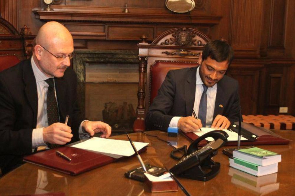 Mussi le puso la firma a la creaci�n del flamante Juzgado de Garant�as N� 7