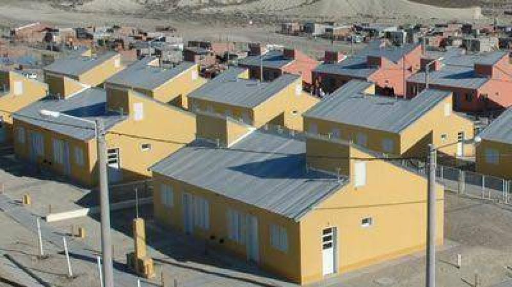 Buzzi entrega 78 viviendas a familias de Madryn