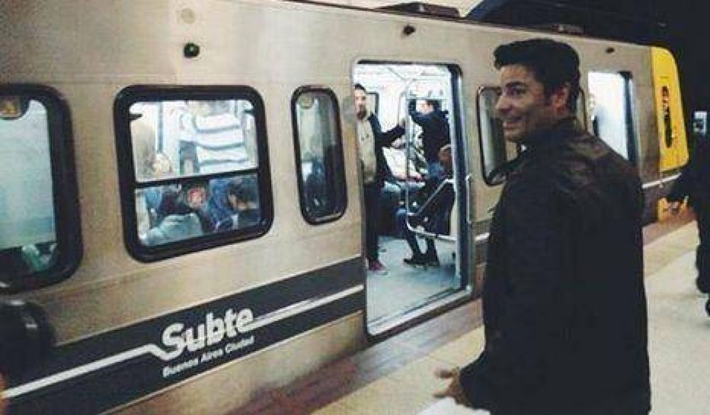 Chayanne sorprendi� en el subte porte�o