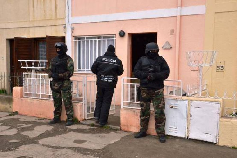 Hermanos detenidos por presunta comercializaci�n de droga