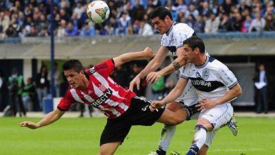 Estudiantes hizo su negocio ante Gimnasia en el Bosque