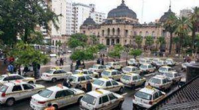 Taxistas van por nuevo aumento de la tarifa