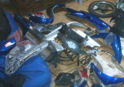 Secuestran siete motos en un allanamiento