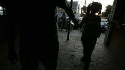 Atacaron a una nena de 12 a�os y la cortaron en un asalto