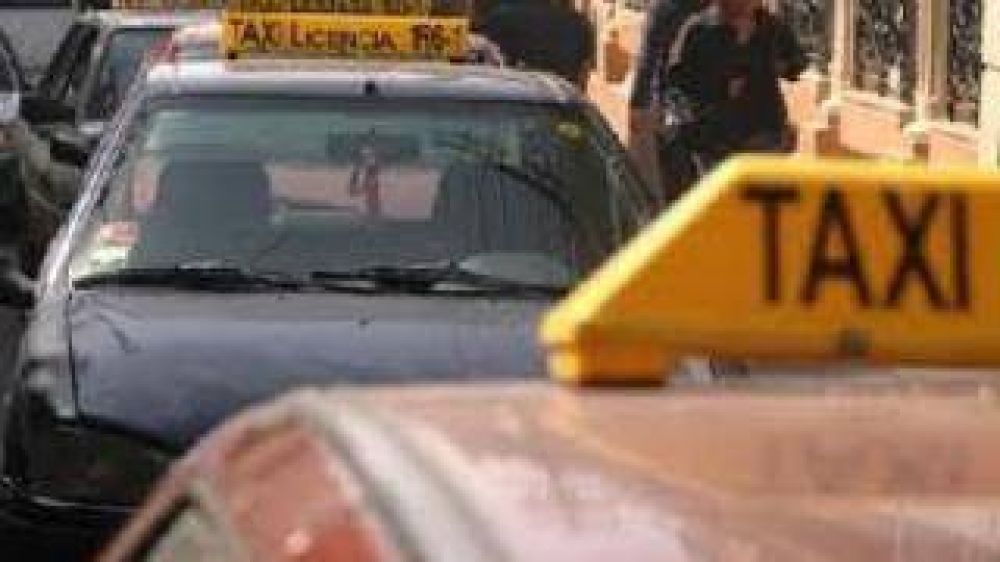 Choferes de taxis y remises analizan la posibilidad de un nuevo aumento en la tarifa