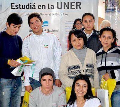 Comenz� una nueva edici�n de la feria de las carreras
