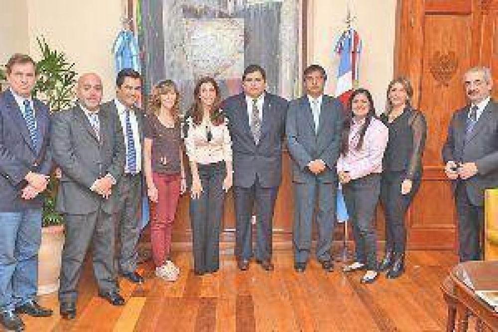 La gobernadora recibi� a la Asociaci�n de Magistrados y funcionarios judiciales