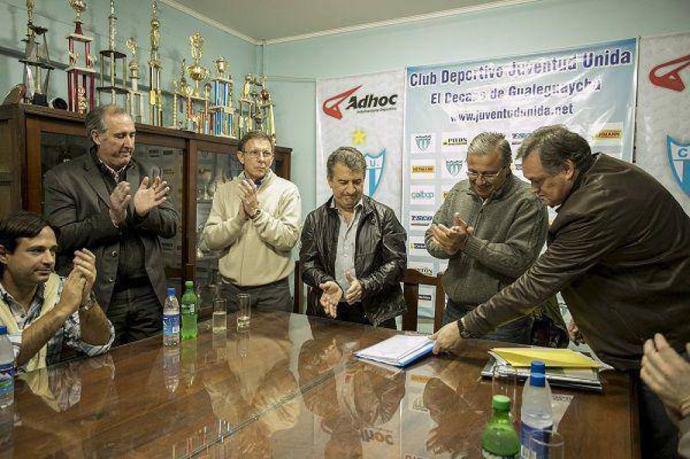 Urribarri: �El objetivo es tener terminada la tribuna para febrero del 2015�