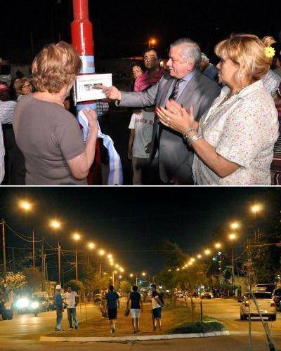 Habilitaron la nueva iluminaci�n de un tramo de la Av. Col�n