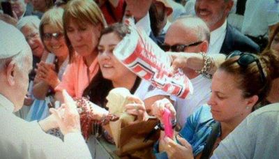 El Papa recibi� un bander�n de Instituto