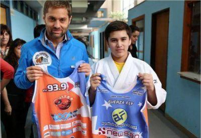 Sciurano y la Cooperadora del Hospital presentaron la camiseta de la ultramarat�n
