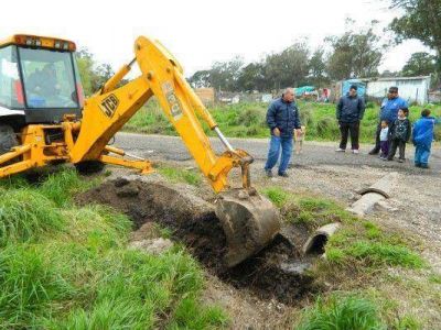 OBRAS SANITARIAS REALIZ� TRABAJOS EN PARQUE HERMOSO