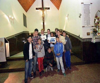 EL INTENDENTE DAR�O D�AZ P�REZ APADRIN� AL S�PTIMO HIJO DE UNA FAMILIA LANUSENSE