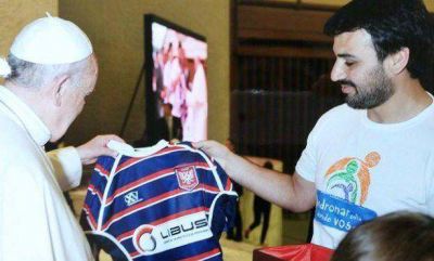 El Papa Francisco recibi� la camiseta del Don Bosco Rugby
