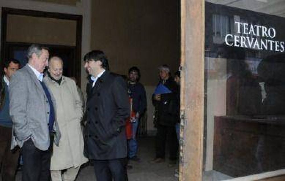 Diego Bossio y el intendente recorrieron el teatro Cervantes