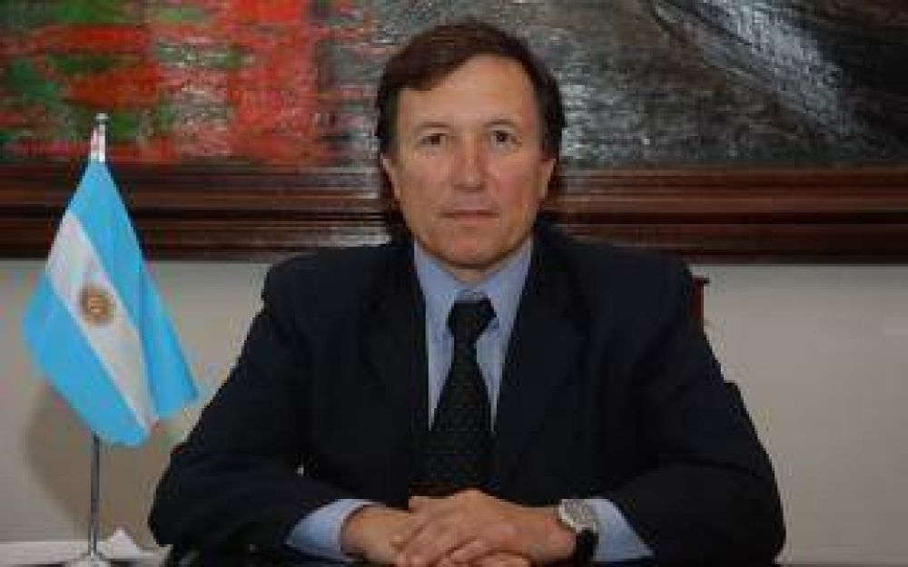 Intendente de Bah�a Blanca no se anim� al baldazo de agua helada y pag� la multa