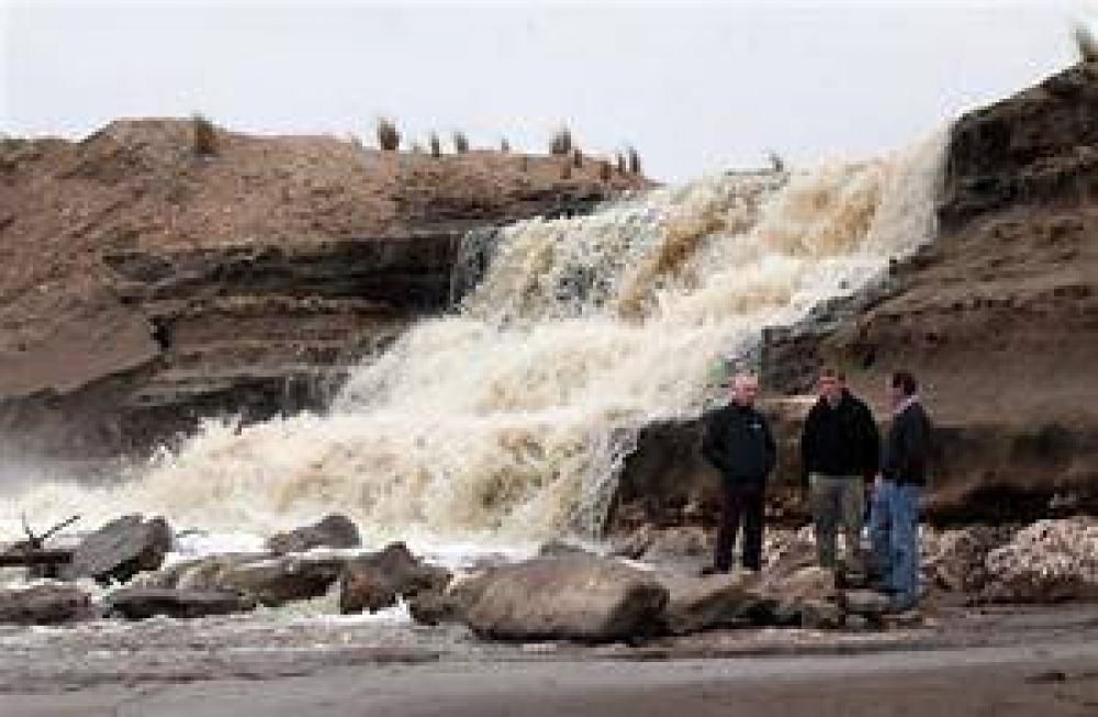 Caminos intransitables y p�rdidas en trigo por las inundaciones