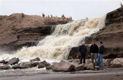 Caminos intransitables y p�rdidas en trigo por las inundaciones