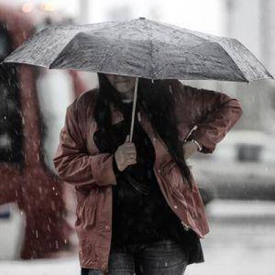 S�bado lluvioso en la ciudad: el tiempo mejorar� hacia la tarde