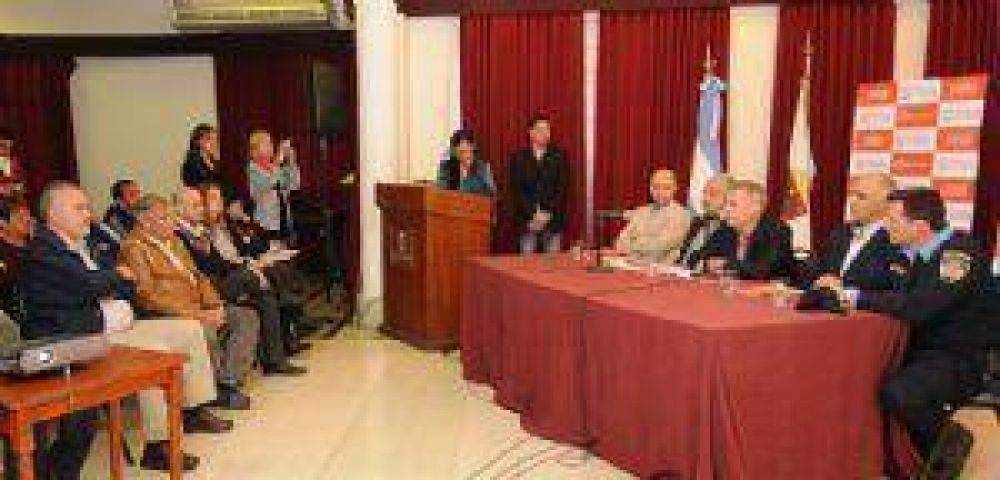 Carlos Paz present� la Fiesta de la Primavera 2014