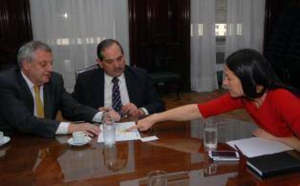 Alperovich consigui� $ 320 millones para obras de energ�a